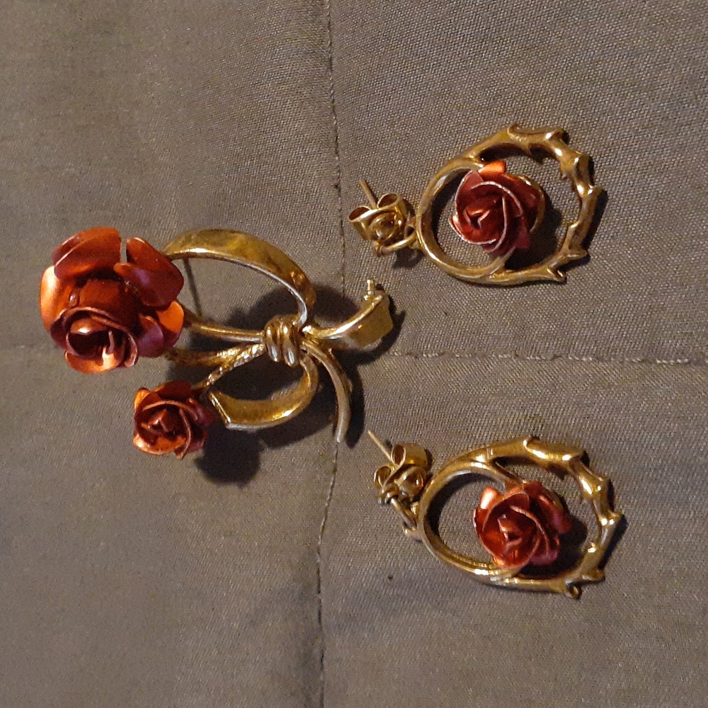 Gold Plated Red Rose Brooch & Earrings Set Brooch 1 1/2" X 1  Earrings 1" X 1/2"